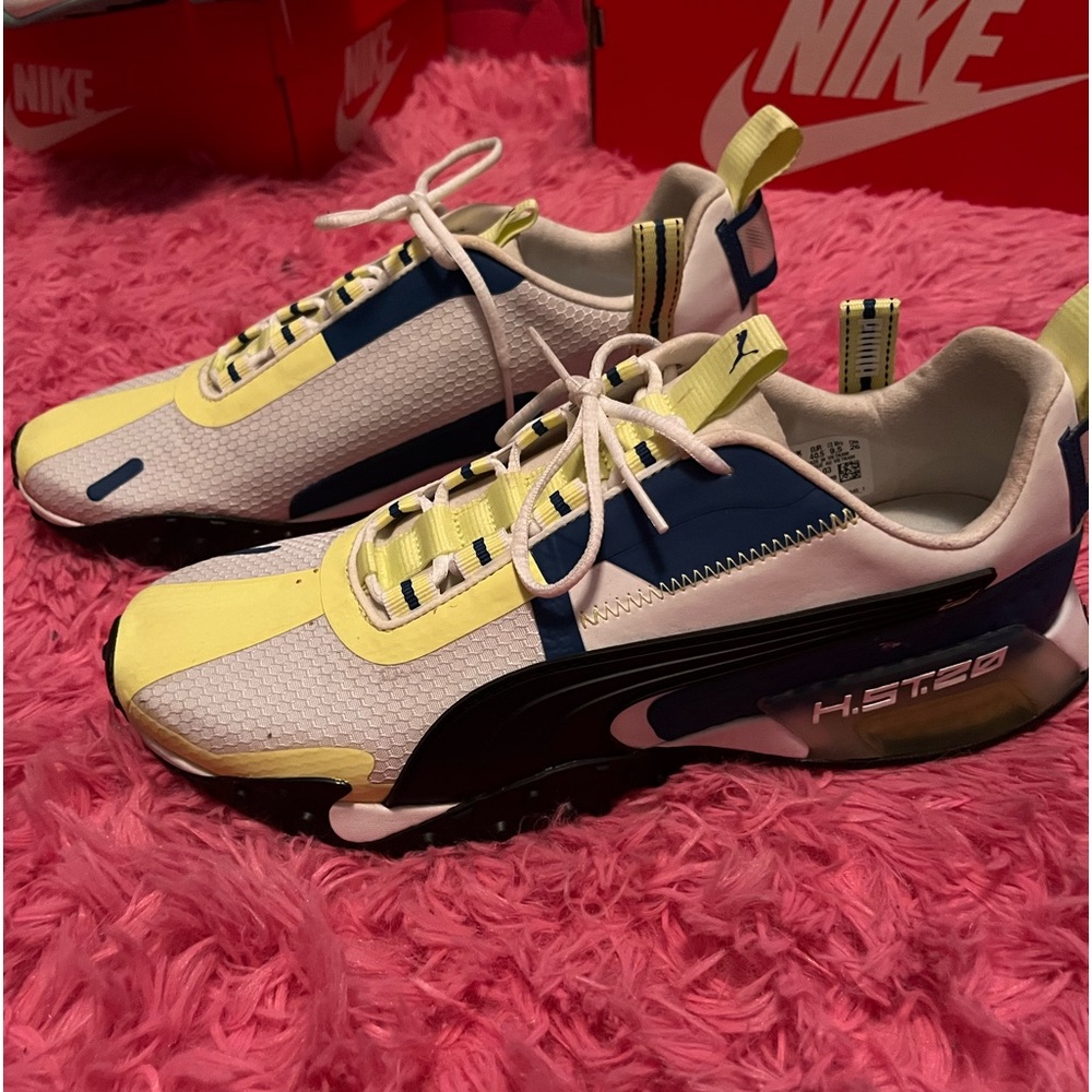 Woman Puma sneakers